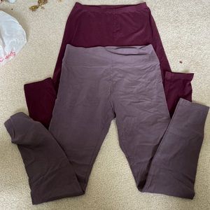 2 pairs of leggings